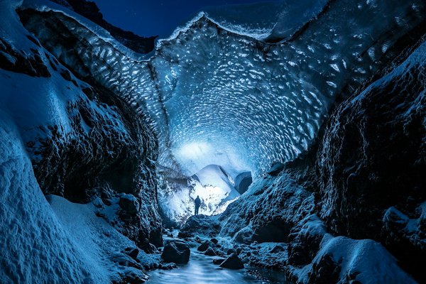 Quels sont les meilleurs itinéraires de croisière pour explorer les grottes de glace en Islande?