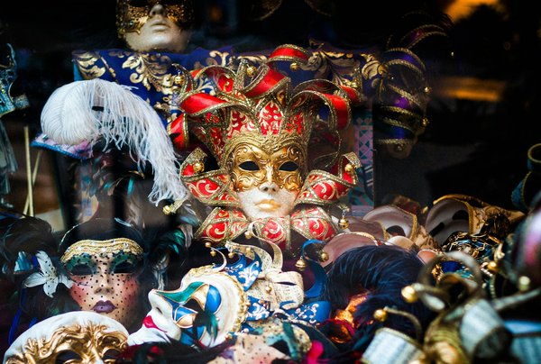 Peut-on participer à une croisière qui offre des ateliers de fabrication de masques de carnaval à Venise?