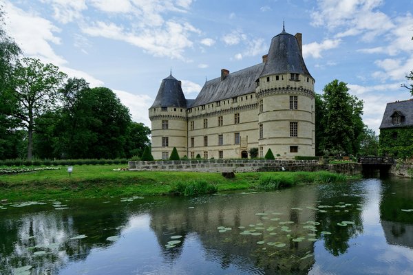 Comment explorer les châteaux médiévaux en Écosse : itinéraires et périodes recommandées ?